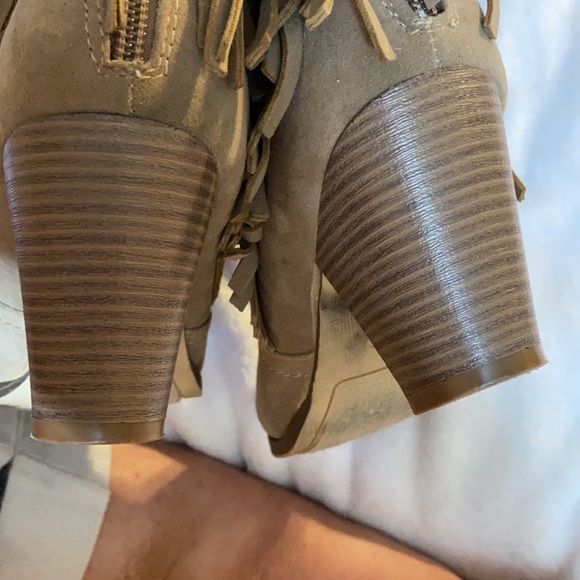 Precious, tan, fringed booties - Picture 4 of 5